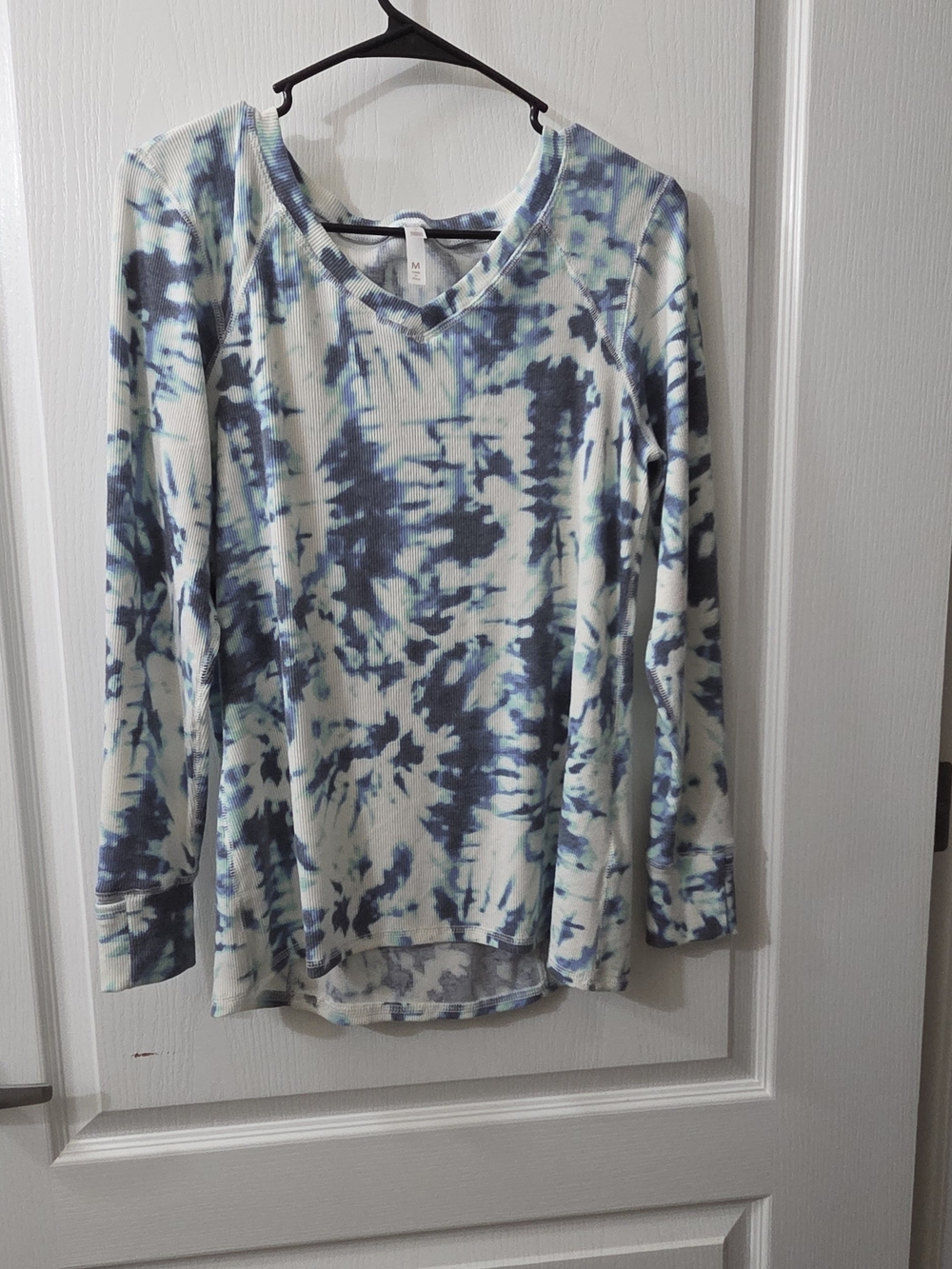 Urban Outfitters White and Blue Tie-Dye V-Neck Long Sleeve Top